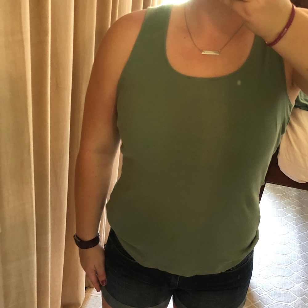 Super simple ribbed green tank top